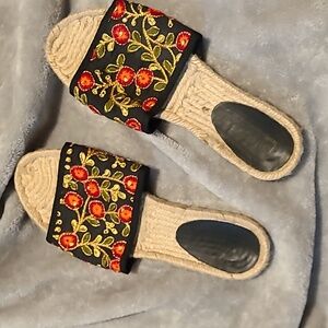 Spain! Floral Embroidered‎ Slide Espadrilles 7.5